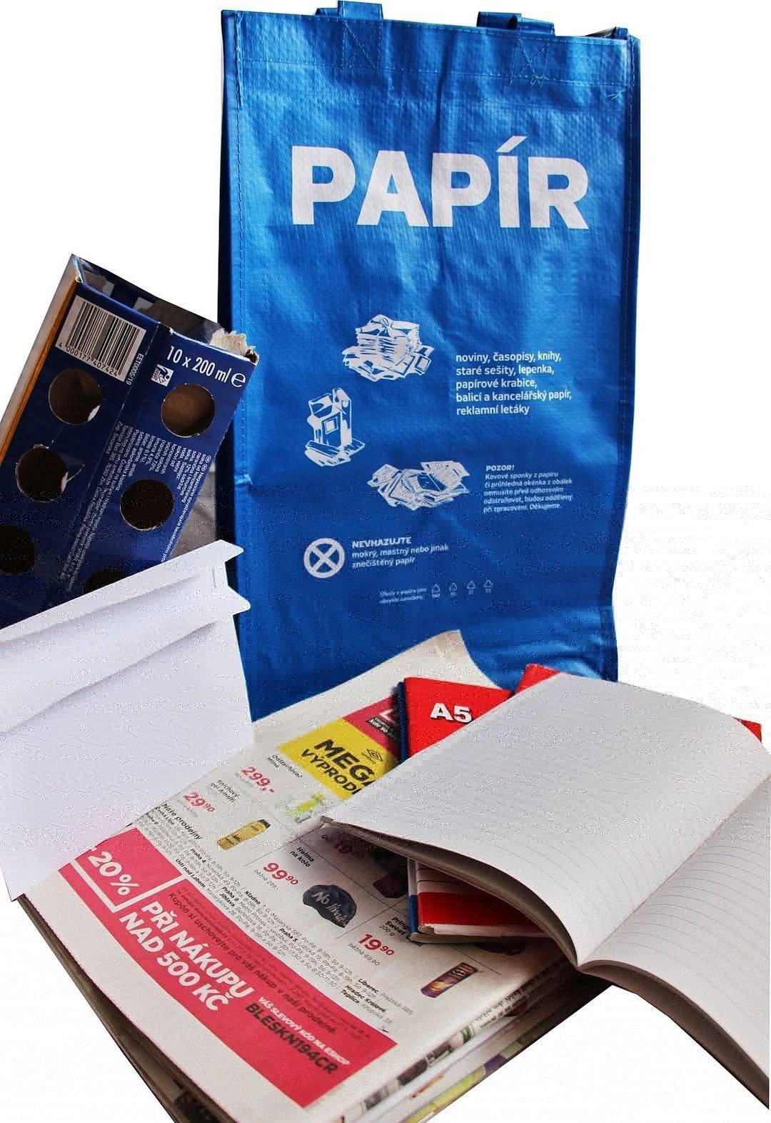 Připomínáme zítřejší (8.1.) svoz papírového odpadu. Modré pytle umístěte před svůj dům. Do pytlů můžete dát: noviny, časopisy, letáky, krabice, kartony