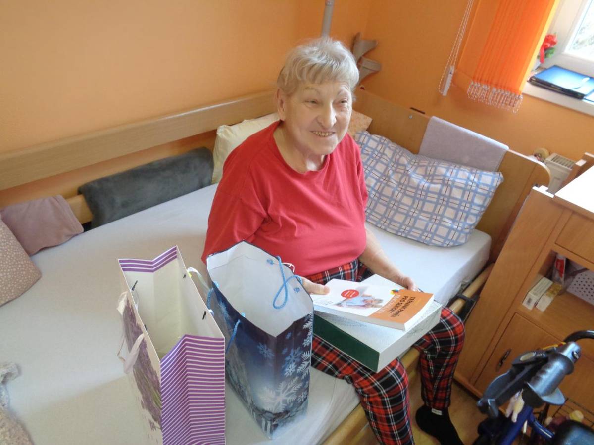 Aj v roku 2025 sme sa zapojili do projektu "Vianočný zázrak". Projekt spája vianočné priania osamelých seniorov v domovoch dôchodcov a ľudí, ktorí majú záujem im tieto priania splniť a vrátiť do ich životov kúsok Vianoc.