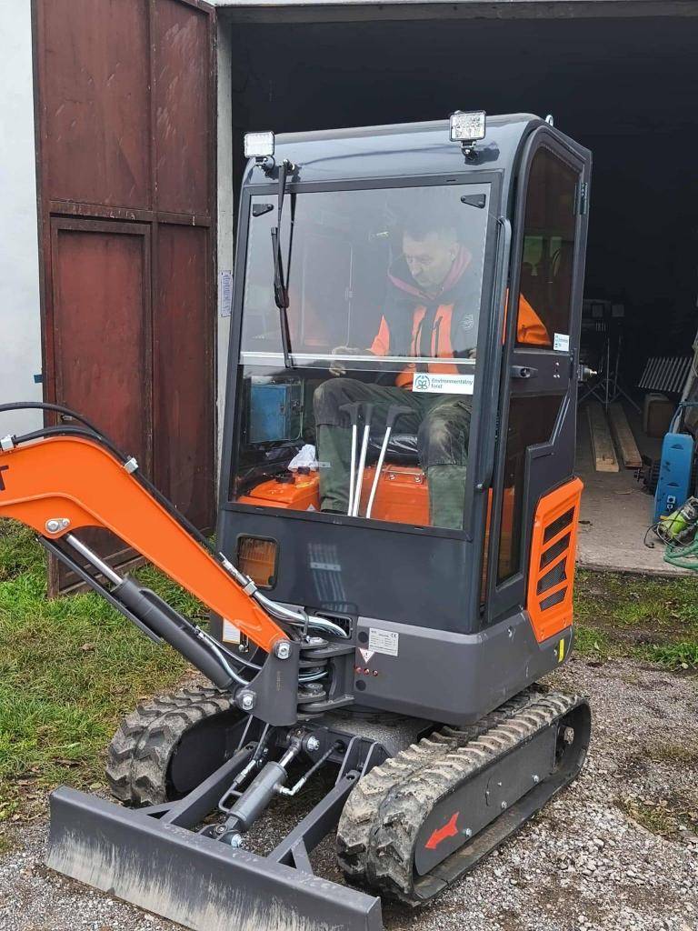 Obec Ostrý Grúň požiadala dňa 2. 9. 2024 Environmentálny fond o podporu formou dotácie na projekt  „Obstaranie bagra pre obec Ostrý Grúň“.