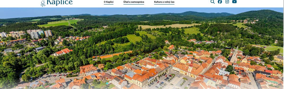 Již několik měsíců jsme pro vás intenzivně připravovali nový, moderní, přehledný a intuitivní web města. Naším cílem bylo, aby nejen splňoval současné trendy, ale byl jim ideálně i napřed – a to se nám podařilo. Od dnešního podvečera zahajuje svůj postupný zkušební provoz. Právě přes víkend, kdy případné technické nedokonalosti zasáhnou nejméně, si můžete nový web vyzkoušet. Prosíme o shovívavost během tohoto období. Nový web přináší například:   přehledný kalendář akcí,   snadnější orientaci v informacích,   lepší dostupnost a vyhledávání.   Tohle je pouze stručný výčet – novinek a vylepšení je daleko víc. Současně jsme sladili vizuální stránku webu města s webem Kulturního a informačního centra, aby vše působilo jednotně a přehledně. Těšíme se, že vám nový web usnadní komunikaci s městem a poskytne všechny potřebné informace rychle a pohodlně.