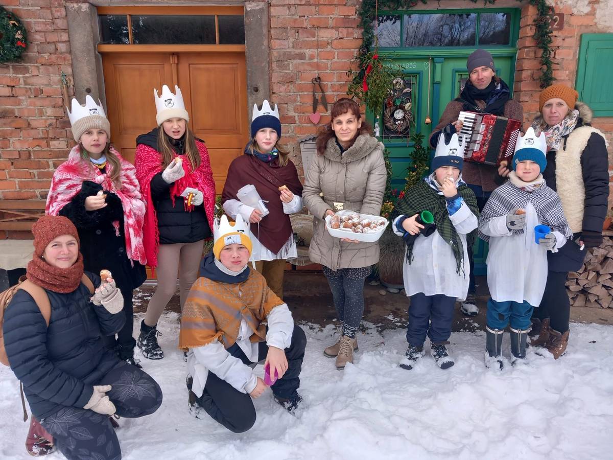 Tři králové prošli minulou sobotu Žampachem. Do sbírky Charity České republiky vybrali 9.201 Kč. Děkujeme.