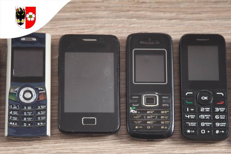 Městská knihovna Roztoky se opět stala sběrným místem.    ODEVZDEJ v městské knihovně do 1. 4. 2026 vysloužilý mobilní telefon, tablet, chytré hodinky a VYHRAJ.    Vybrané telefony budou odborně zrecyklovány. Pomozte nám zvýšit povědomí o třídění vysloužilého elektrozařízení.