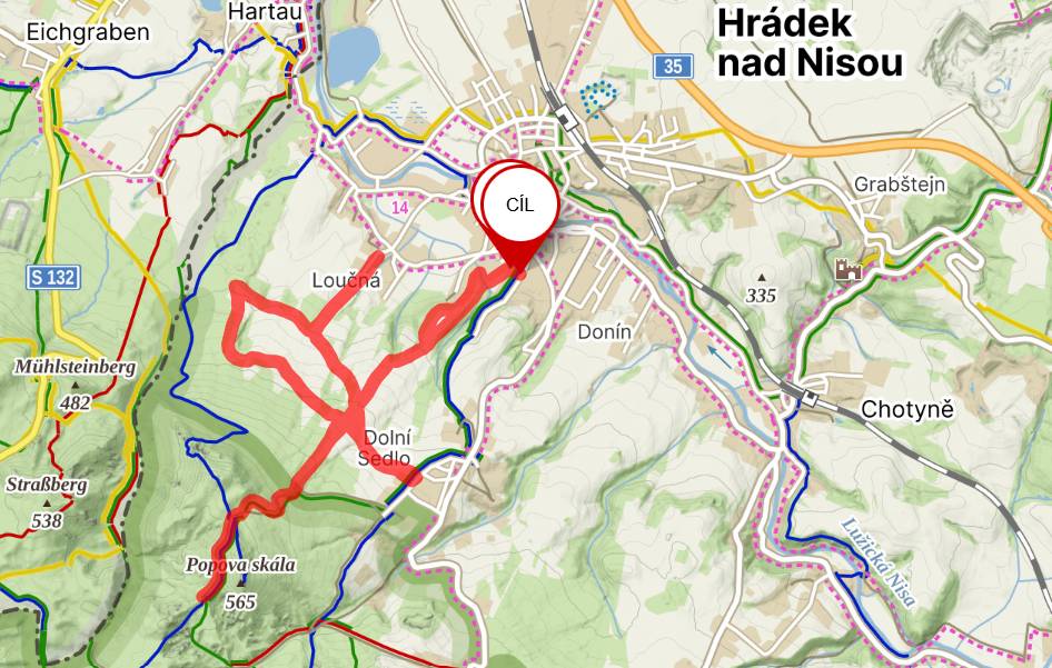 V Hrádku nad Nisou je vytvořená běžecká stopa. Vede od bývalé Šmakárny k lavičce pod Popovkou v Dolním Sedle, dále k Cikánskému koutu a také na přilehlých loukách.