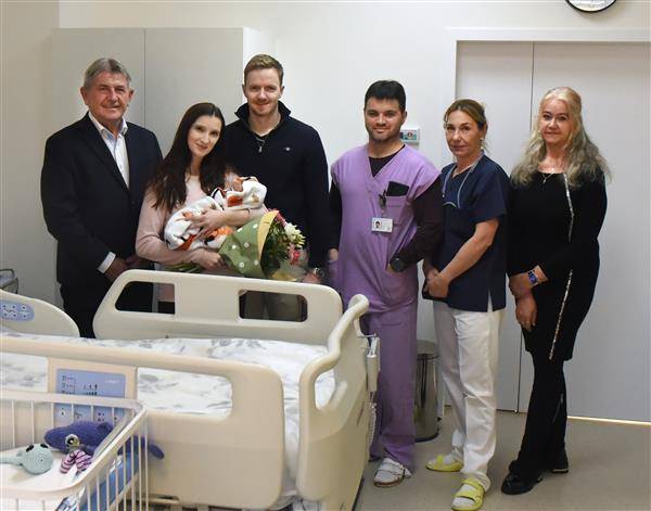 Hned první den nového roku přinesl Pelhřimovu prvního občánka narozeného v místní porodnici. Stal se jím Sebastian Siříště, který přišel na svět třináct minut po čtrnácté hodině. Vážil 3,05 kilogramu a měřil rovných padesát centimetrů.