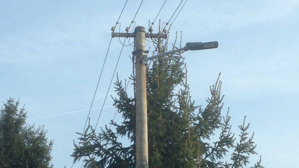 Vážení občania, spoločnosť Davies s.r.o. v zastúpení Západoslovenská distribučná, a.s., vyzýva všetkých vlastníkov nehnuteľností na odstránenie a orezy stromov a iných porastov, ktoré ohrozujú bezpečnosť alebo spoľahlivosť prevádzky energetických zariadení distribučnej sústavy najneskôr do 6.2.2026.