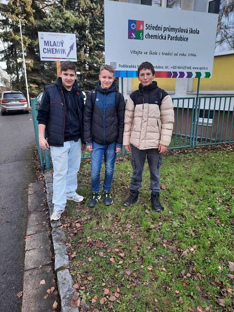 První kolo testování proběhlo na naší základní škole 16.10.2025 při hodině chemie. Tři nejúspěšnější žáci (Dominik Zumr, Tadeáš John, Lukáš Daněk) postoupili do krajského kola, které náročnější formou prověřilo jejich teoretické znalosti.