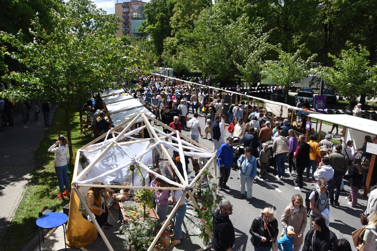Oproti minuloročnému údaju k 1. januáru je to o 77 ľudí menej. Rozhodujúci podiel na tom má veľký rozdiel medzi narodenými a zomrelými. Hoci sa v minulom roku v našom meste narodilo 1 481 detí, novorodených Trenčanov bolo len 319. Naopak, v roku 2025 zomrelo 573 obyvateľov nášho mesta. V minulo roku sa z Trenčína odsťahovalo 750 ľudí a prisťahovalo [...]Čítať viac...