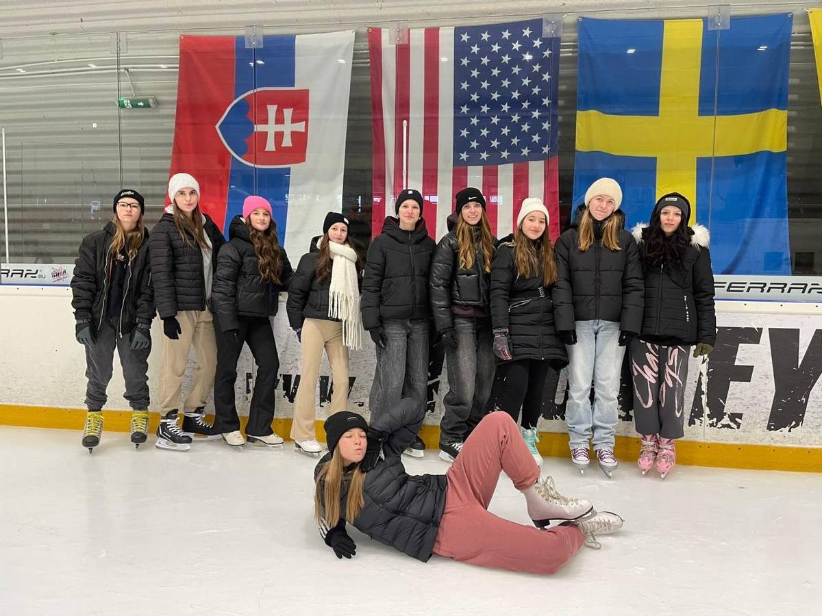 Žáci 8. a 9. ročníku si včera užili tělocvik trochu jinak - a to na ledě v Telči.