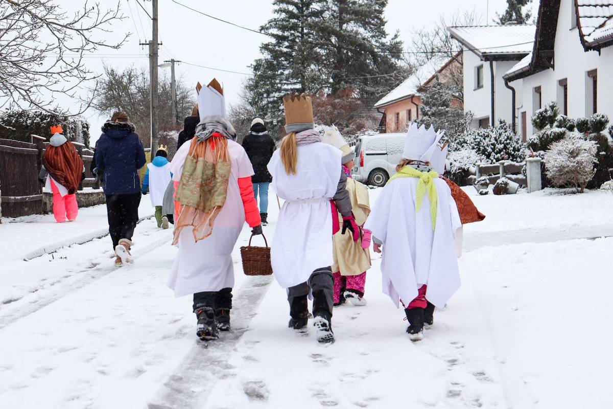 Oznamujeme občanům, že v sobotu 10. 1. 2026 od 10:00 budou v naší obci chodit koledníci s Tříkrálovou sbírkou. OÚ Police