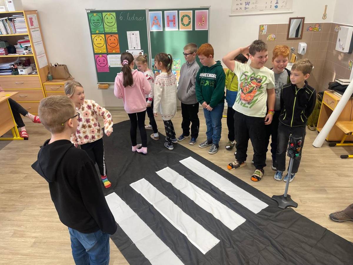 Sotva jsme se sešli po vánočních svátcích, čekalo nás v pořadí již třetí setkání s panem Karlem, který k nám do školy jezdí již druhým rokem z ekocentra sídlícího na Čapím hnízdě.