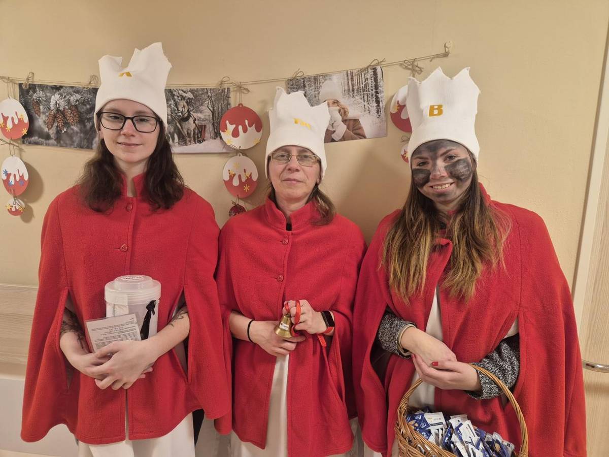 „My tři králové jdeme k vám…“  Během pátečního odpoledne k nám zavítali Tři králové a přinesli s sebou krásnou tradici, radost a sváteční atmosféru.   Jejich návštěva potěšila naše seniory a vykouzlila úsměvy na tvářích – byla to milým zpestřením dne.