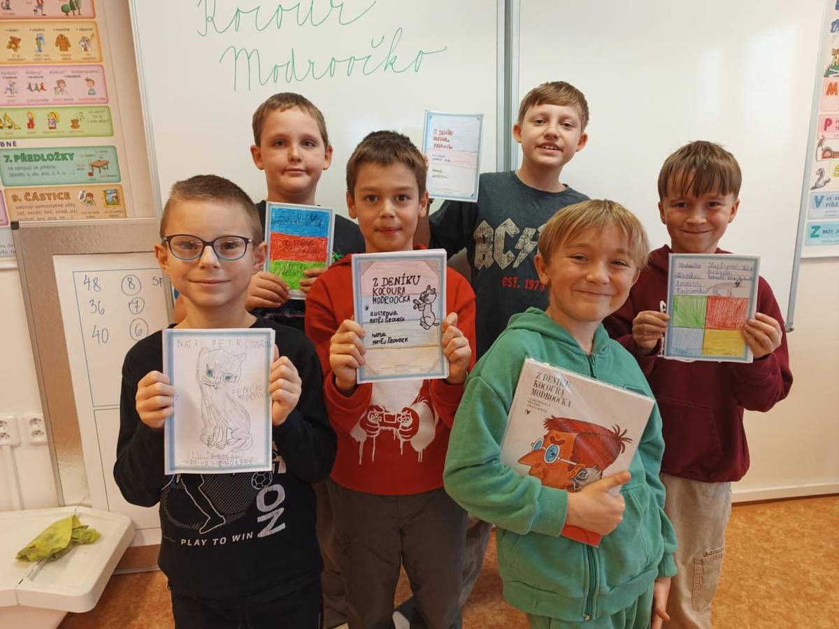 Před Vánoci jsme dočetli knihu Z deníku kocoura Modroočka, která se všem moc líbila. Je škoda, že nemáme možnost těšit se na druhý díl. Kromě toho jsme napsali vlastní knihu, kterou jsme o Vánocích darovali rodičům. Měli velkou radost.  Už se těšíme na další čtení... Třeťáci