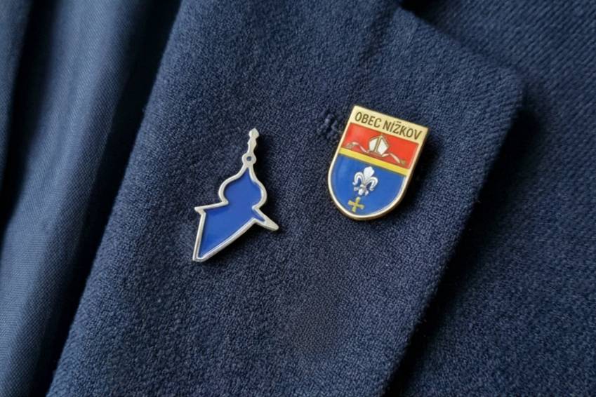 Obec Nížkov připravila pro své občany i návštěvníky dva nové odznáčky, které mohou být nejen pěkným suvenýrem, ale i hezkým osobním vyjádřením vztahu k naší obci.