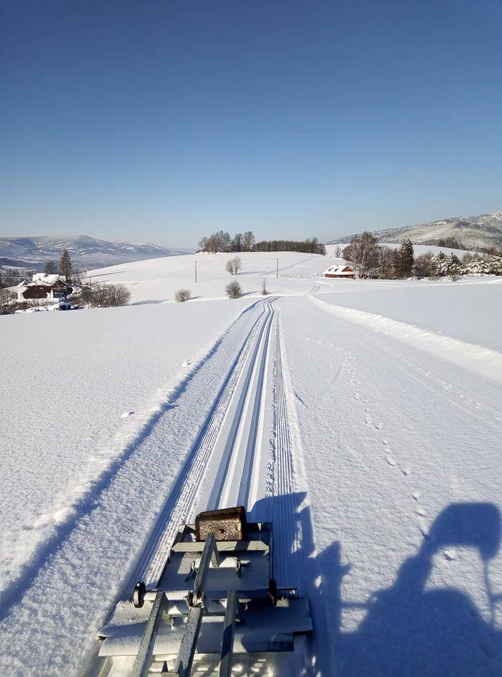 Vydatná sněhová nadílka nám umožnila upravit běžecké tratě v okolí areálu Kempaland. Více informací viz níže.