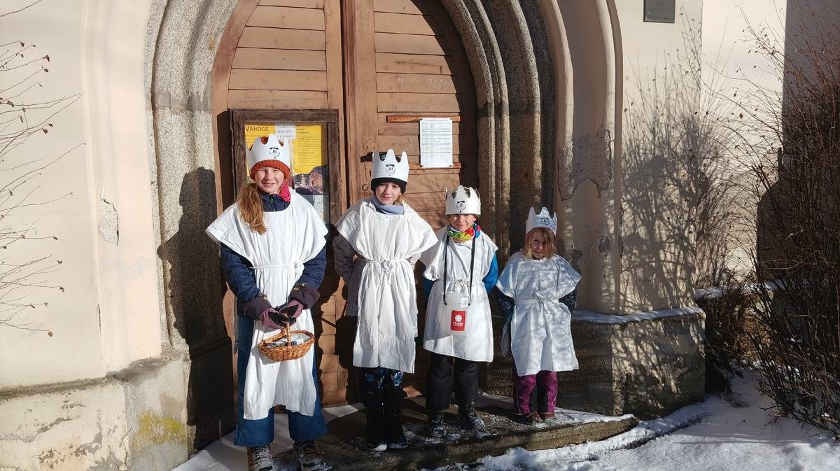 Tři králové dorazili do Vrčeně. A aby stihli všude koledovat, rozdělili se na dvě skupinky.