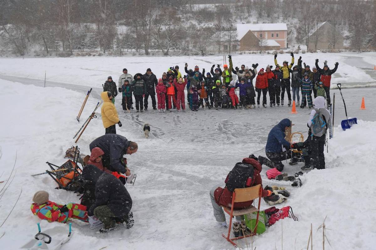 V sobotu 10. ledna uspořádalo město Žlutice ve spolupráci se spolky a dobrovolníky na Záhořickém rybníku Hrátky na ledě.