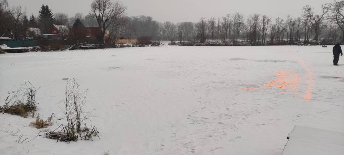 Na rybníku v Rebešovicích je vyznačená oblast pro bruslení. Jedná se o cca 1/4 plochy rybníku. Tloušťka ledu je dostatečná. Prosíme bruslaře, aby nejezdili mimo vyznačenou oblast. Bruslení je na vlastní nebezpečí.