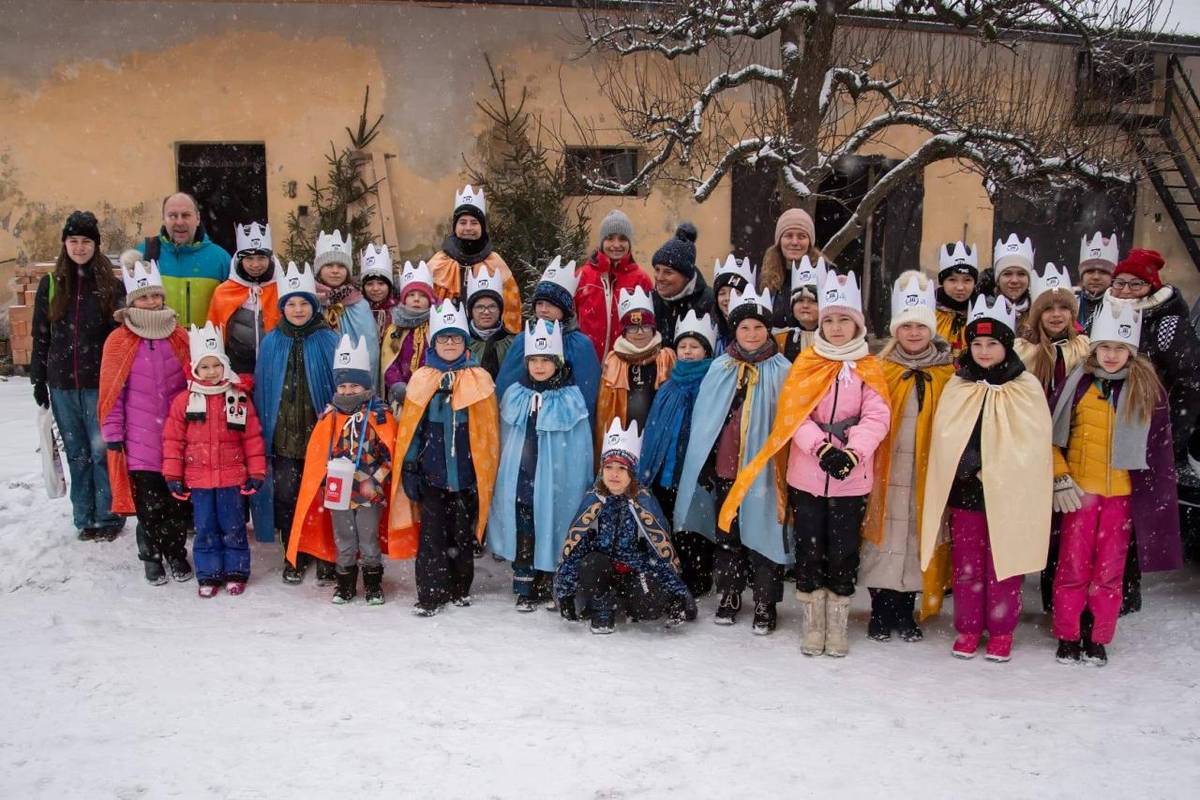 Milí spoluobčané, v sobotu 10. ledna proběhla v našem městě tradiční Tříkrálová sbírka. Kolednické skupinky prošly během tohoto jednoho dne všechny ulice í místní části Hulína. Pokud někoho nezastihly doma a rád by do sbírky ještě přispěl, je tak možné učinit na Informačním centru, kde je k dispozic