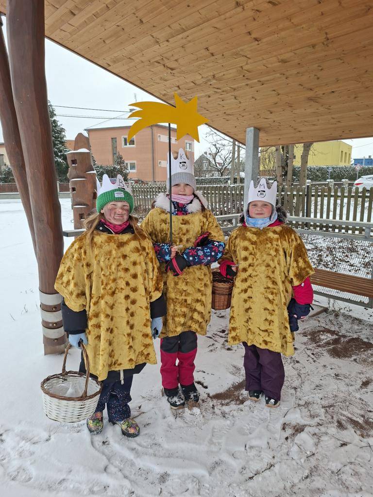 Děkujeme dětem naší školy za pomoc a ochotu při Tříkrálovém koledování, i když byla opravdu velká zima.