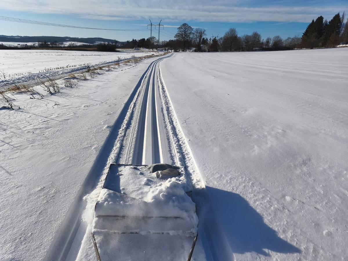 Dnes 11.1. po obědě byla čerstvě říznuta běžkařská stopa Humpolec - Lipnice, můžete směle vyrazit. Pro pěší doporučujeme procházku z Bílé věže kolem skal na Floriánek.
