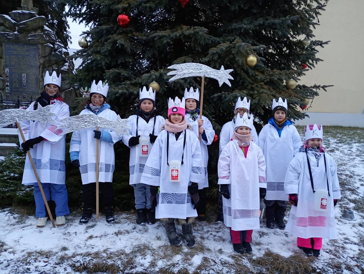 V Tříkrálové sbírce bylo v naší obci vybráno 16 962,- Kč.  Děkujeme všem lidem, kteří otevřeli koledníkům a přispěli do pokladniček i odměnili děti sladkostmi. Poděkování také patří malým koledníkům a vedoucím skupinek.  Peníze budou předány Charitě v Uherském Hradišti a o jejich vyúžití se můžete dočíst na jejich webu.