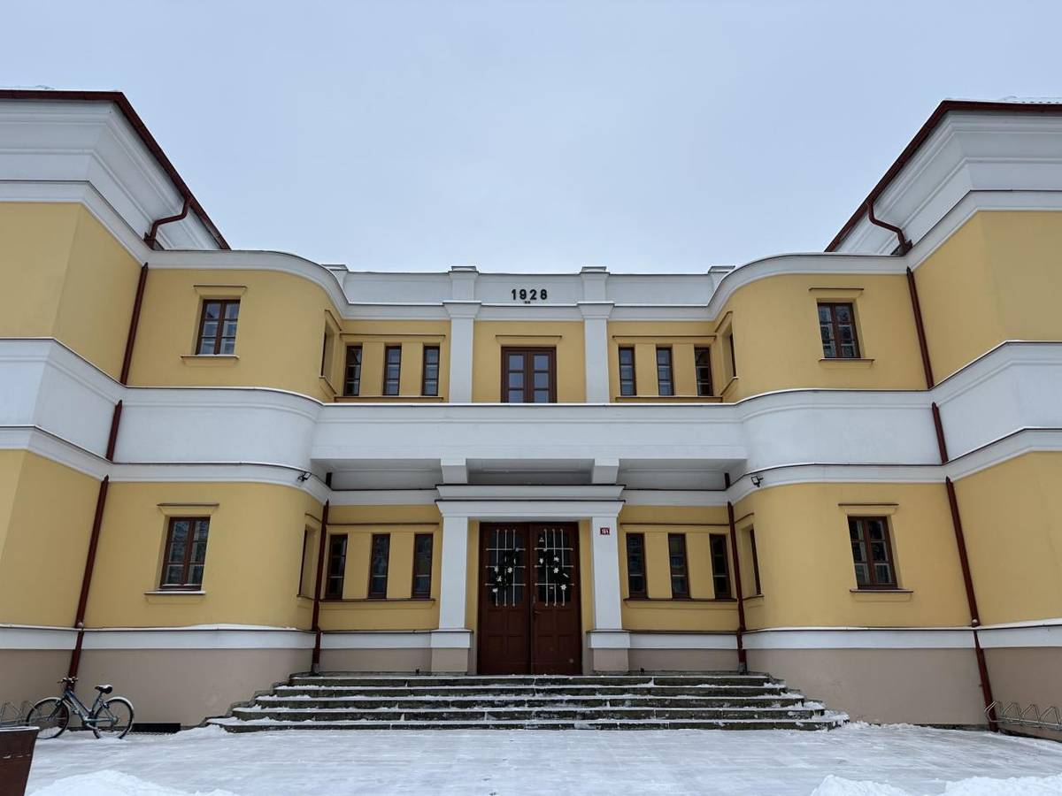 Ve středu 7. ledna se předškoláci z Mateřské školy Jahůdka přišli podívat do naší základní školy. Přivítáni byli hromadným zpěvem žáků 1. stupně pod vedením svých vyučujících, který vytvořil velmi příjemnou a slavnostní atmosféru.