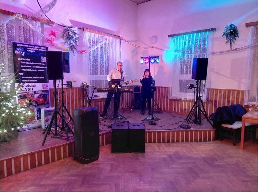 Atmosféra Obecního Novoročního plesu byla skvělá a duo MiniMax bylo jako vždy úžasné.....děkujeme