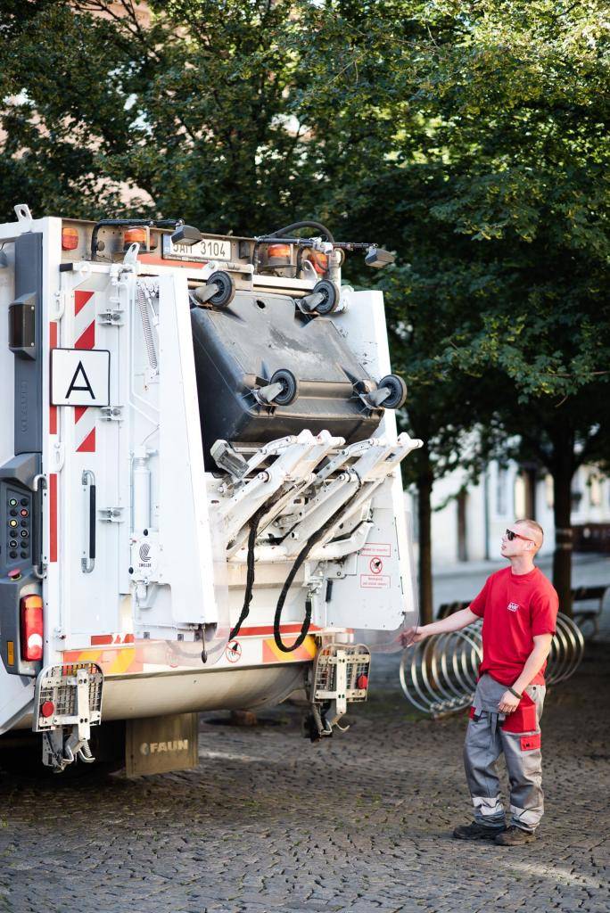 Firma AVE informuje, že vzhledem ke kalamitní sněhové situaci neproběhl během víkendu svoz papíru nebo plastu. Náhradní svoz proběhne v nejbližší době (po ustoupení avizované ledovky). Děkujeme za pochopení.
