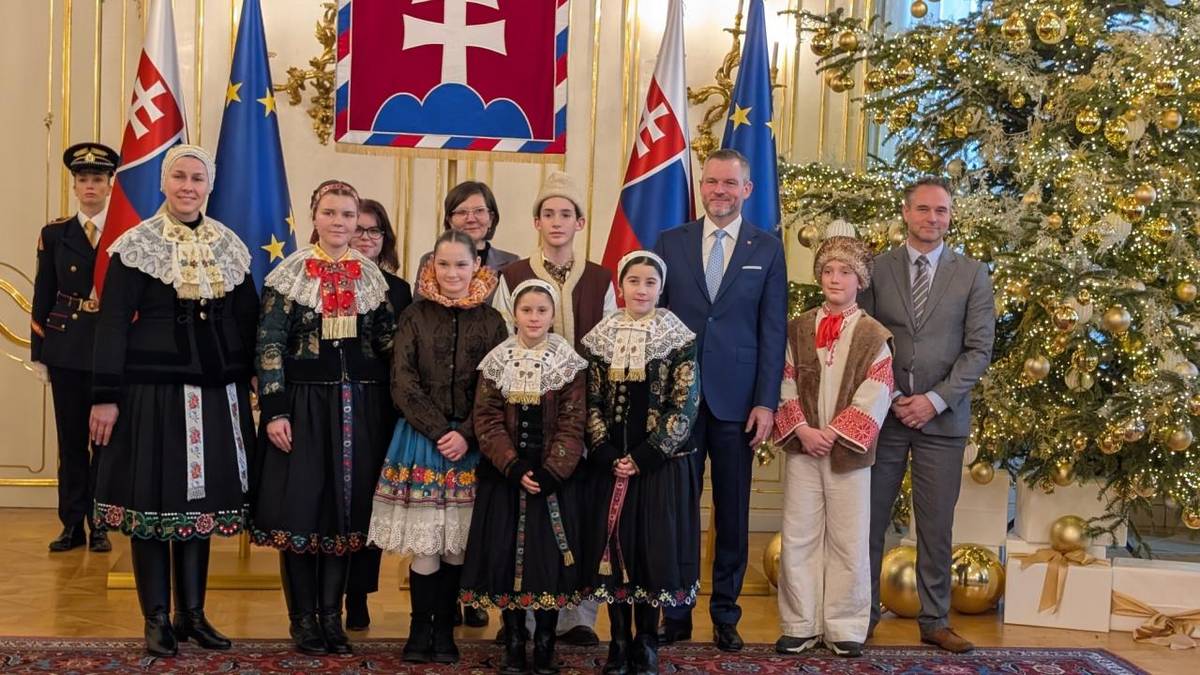 Dňa 7.1.2026 navštívili koledníci z farnosti Suchá nad Parnou prezidentský palác. Medzi koledníkmi Dobrej noviny nechýbali ani koledníci z obce Zvončín - Ján Ľach, Matúš Silný, Alžbeta, Agáta a Daniela Adamcové. Obec Zvončín darovala prezidentovi SR obraz od maliara Marcela Málika. Ďakujeme.