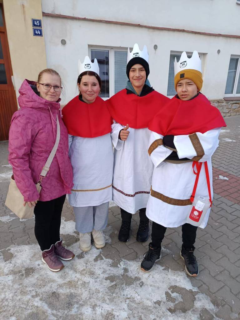 Dne 6. ledna 2026 se městem Deštná procházeli žáci naší školy jako Tři králové. Tento tradiční obřad K M B 2026 přispěl k šíření radosti a dobré vůle mezi místními obyvateli.
