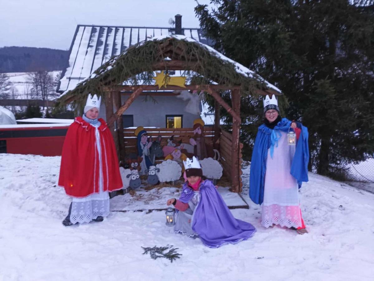 Děkujeme všem občanům za jejich štědré dary do Tříkrálové sbírky. Velké poděkování patří také mladým kolednicím a  doprovodu za jejich aktivní zapojení a pomoc při sbírce.  Ve sbírce bylo vybráno 10 922 kč.