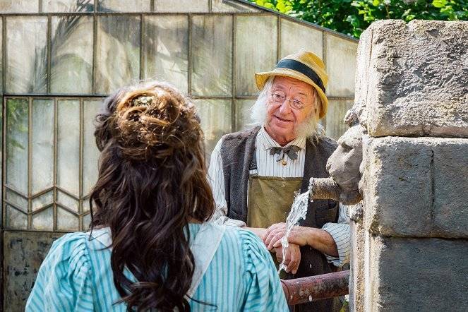 Přijďte si tuto sobotu užít nevšední atmosféru a krásné prostředí rodinné pohádky Cukrkandl!      Vstupné je dobrovolné a občerstvení bude zajištěno, takže stačí už jen dojít :-).     Foto: Jakub R. Špůr