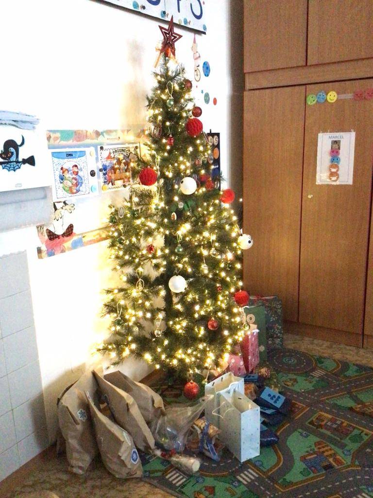 Děkujeme za dárečky a přejeme našim dětem a jejich rodinám krásné svátky a pohodové Vánoce.