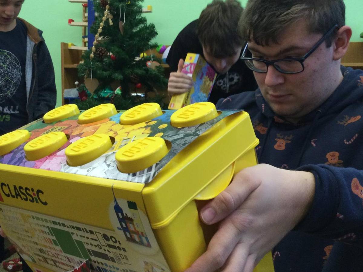 Srdečně děkujeme panu Ing. Janu Bartoškovi za štědrý sponzorský dar určený dětem ze školní družiny. Kreativní boxy LEGO přinesly dětem spoustu radosti, nadšení a inspirace k tvoření.  Velmi si této podpory vážíme a děkujeme za radost, kterou jste dětem udělal.