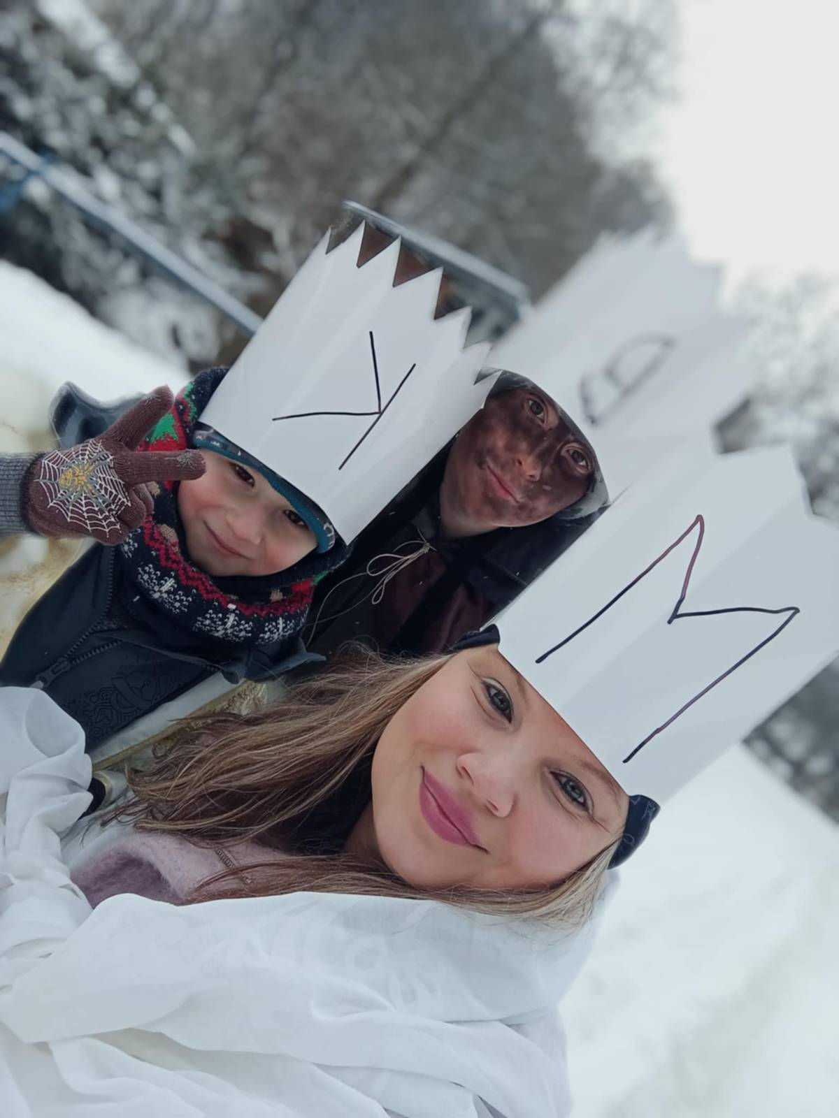 V letošní Tříkrálové sbírce 2026 pro Charitu Vsetín, obcházela naše občanka Lenka s dětmi. Moc jim děkujeme. Vybralo se 14 935,-Kč. Všem kteří jste přispěli patří velký dík.