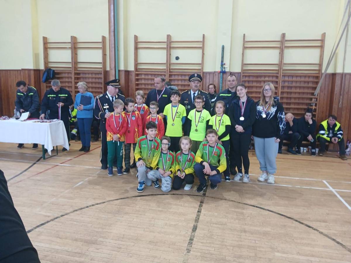 V nedeľu 4.1.2026 sa naši mladí hasiči zúčastnili halových hier v Snežnici a dosiahli skvelé výsledky.  Mladší žiaci si vo svojej kategórii vybojovali 1. miesto ???? a starší žiaci skončili na krásnom 2. mieste ????.  Ďakujeme všetkým deťom za ich snahu, bojovnosť a vzornú reprezentáciu našej obce.