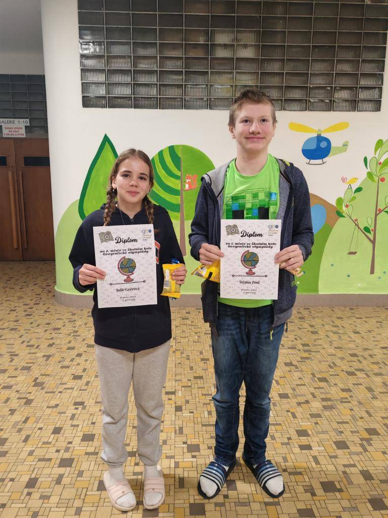 Dne 8.1 2026 v odpoledních hodinách zasedlo 10 žáků 7. až 9. ročníků opět do školních lavic. Po dobu 45 minut zpracovávali na počítači testové otázky školního kola geografické olympiády.