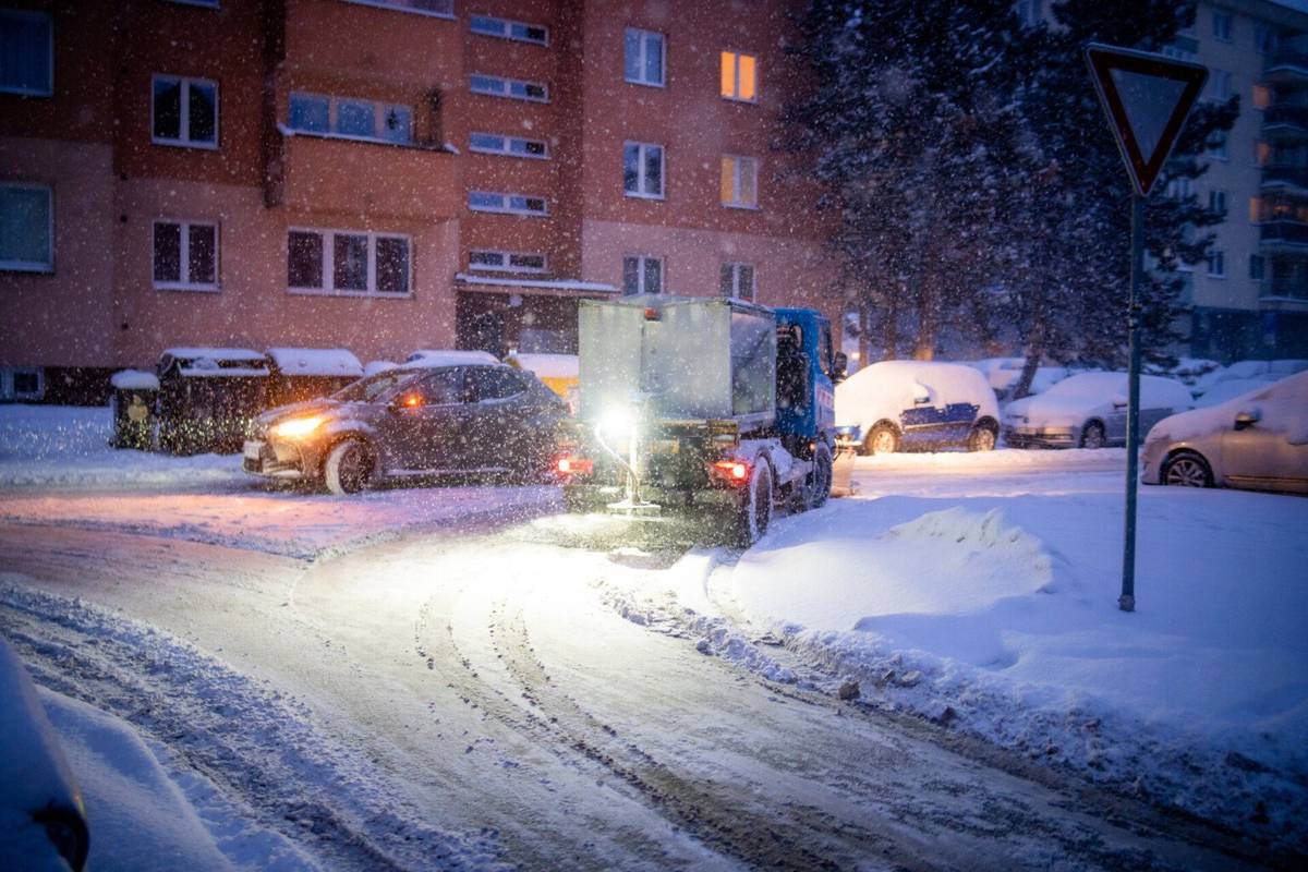 Vzhledem k nedávným silným mrazům a vydatnému sněžení, které potrápily celou republiku a zkomplikovaly dopravu také v našem kraji, sdílíme preventivní rady a informace od hasičů a Policie ČR. Čtěte na webu zde: CO RADÍ POLICISTÉ A HASIČI ANEB KDYŽ ZIMA ZKOMPLIKUJE DOPRAVU | Frýdek-Místek