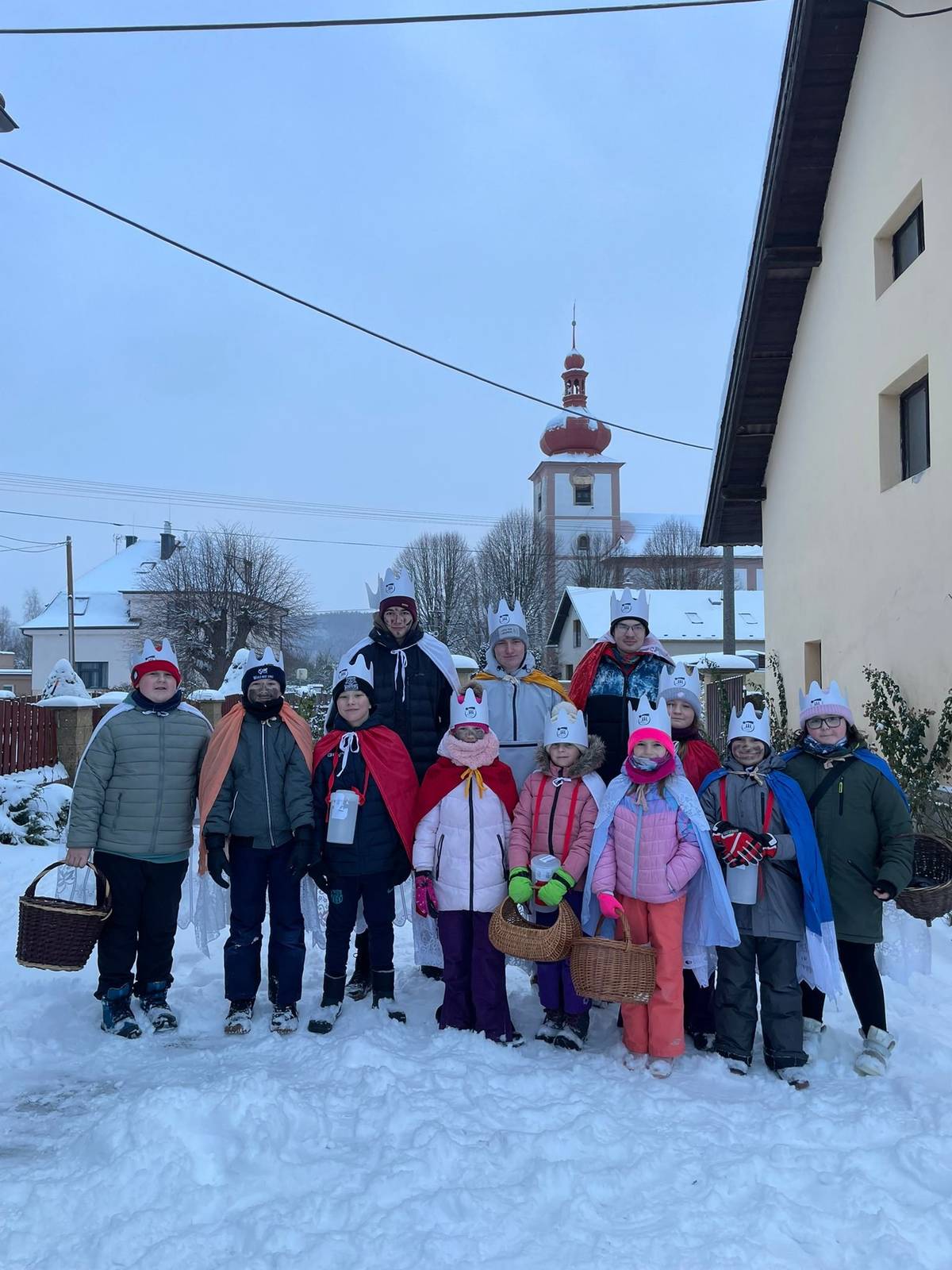 Dne 10. 1. 2026 proběhla v naší obci Tříkrálová sbírka a díky vaší štědrosti se podařilo vybrat krásných 33 018 Kč. Ze srdce děkujeme všem dárcům i koledníkům za jejich čas, ochotu a otevřená srdce. Díky vám může pomoc putovat tam, kde je opravdu potřeba. ✨