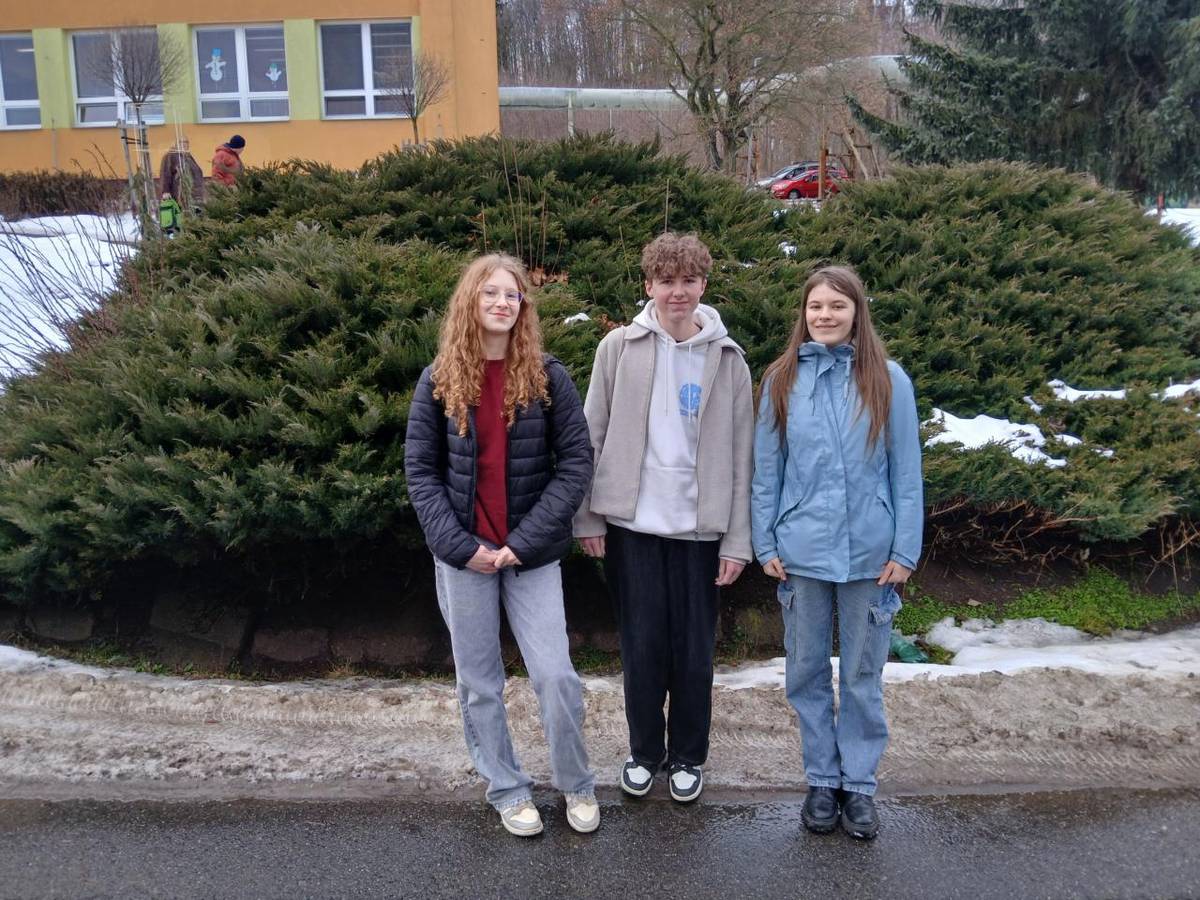 Ve středu 14. 1. 2026 reprezentovali naši školu v okresním kole Dějepisné olympiády v Příbrami Johana Jindráková, Lucie Bartošová a Vojtěch Třešnička.