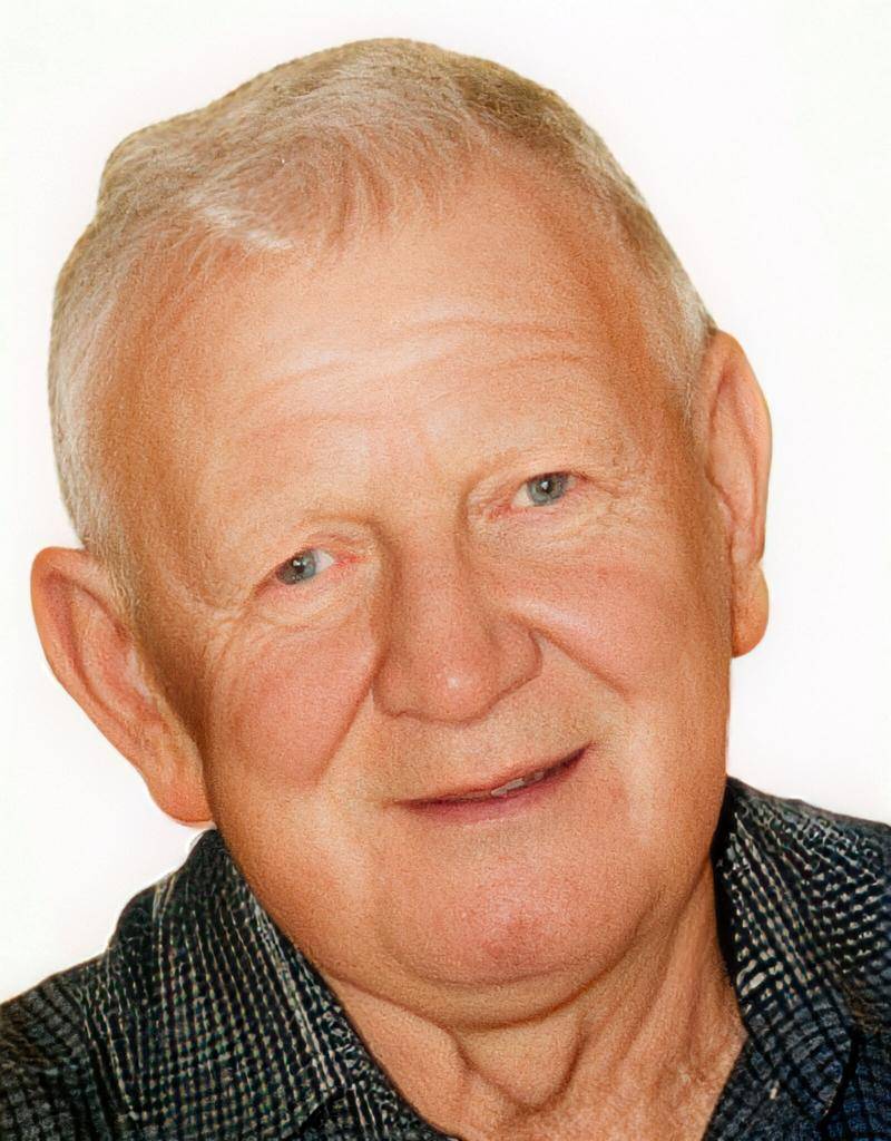 Smútiace rodiny Obročníková, Findrová, Antalová, Staňová a Aláčová s hlbokým žiaľom oznamujú občanom, že dňa 13. januára 2026 ich náhle a navždy opustil milovaný otec, starý a prastarý otec, brat, príbuzný, priateľ, náš občan Pavel Obročník vo veku nedožitých 65 rokov.