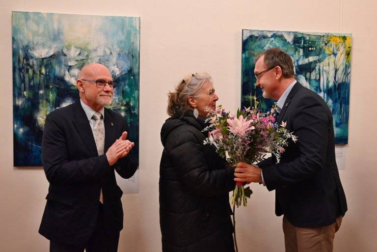 Výstavu obrazů s názvem Náhodné efekty z dílny Renaty Doleželové  si můžete prohlédnout v Galerii Severní křídlo zámku do 26. února . Vstup zdarma. Výstava je přístupná v provozní době Městského úřadu Hranice. Vernisáž výstavy se uskutečnila ve středu 14. ledna.