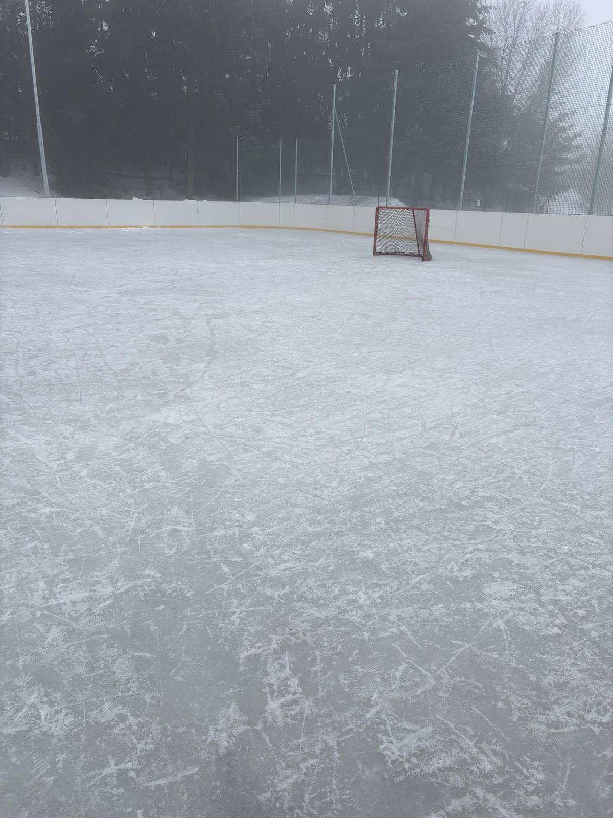 ❌ Kluziště zavřeno ❌ Z důvodu oblevy je do odvolání kluziště uzavřeno ‼️ Prosíme o dodržování zákazu vstupu.  Děkujeme za pochopení