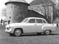 Základní provedení Standard neslo střízlivé odstíny barev a minimum ozdob. Barevné pigmenty do autolaků pocházely většinou ze západu