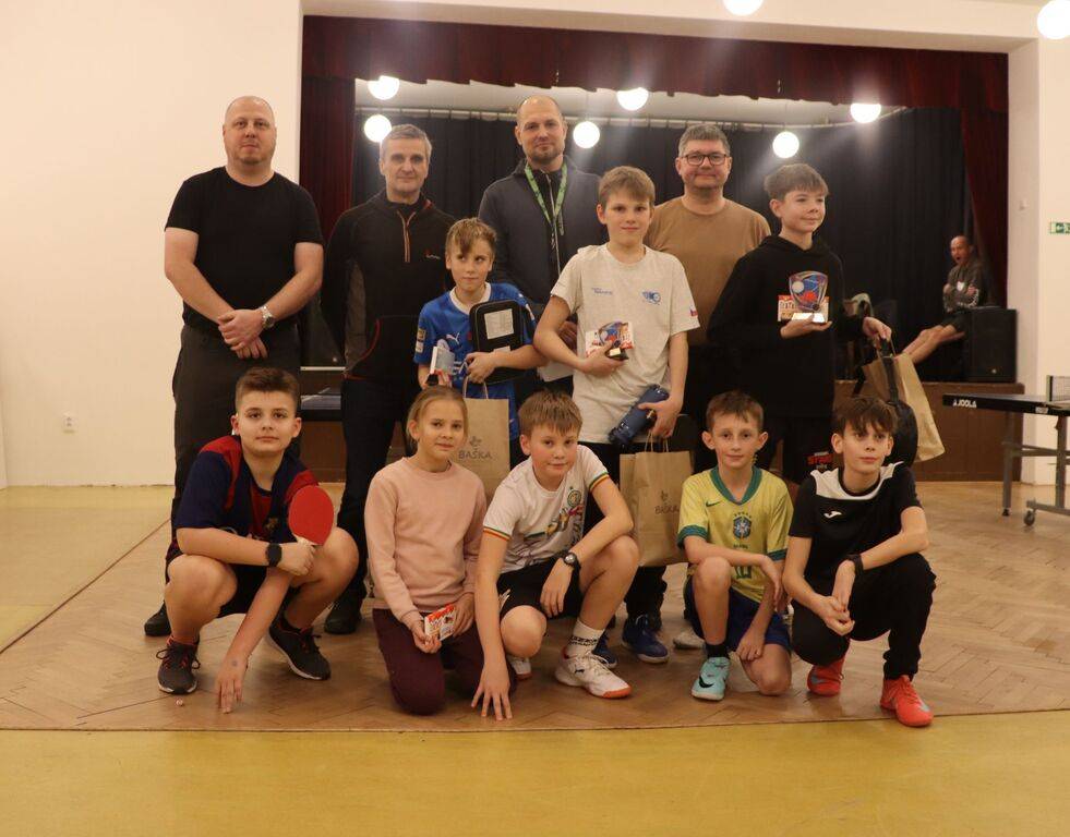 V pátek 9. ledna 2026 se v Hostince U Čendy uskutečnil tradiční Tříkrálový turnaj ve stolním tenise o pohár starosty obce Baška. Oblíbená sportovní akce potvrdila svou pevnou pozici v kalendáři obecních událostí a těšila se hojné účasti soutěžících i příznivců ping pongu.