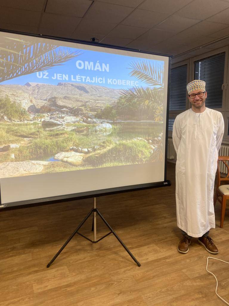 V našem centru proběhla zajímavá beseda a přednáška Michala Štěpánka věnovaná Ománu. Prostřednictvím poutavého vyprávění a projekce fotografií jsme nahlédli do života této země, její kultury a tradic. Děkujeme za příjemné a inspirativní setkání.