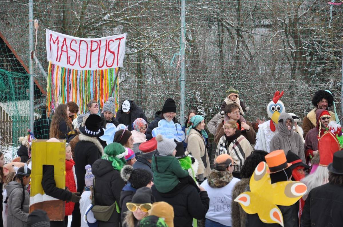 15. ročník halounského masopustu. Tradiční průvod obcí s živou hudbou a v maskách.