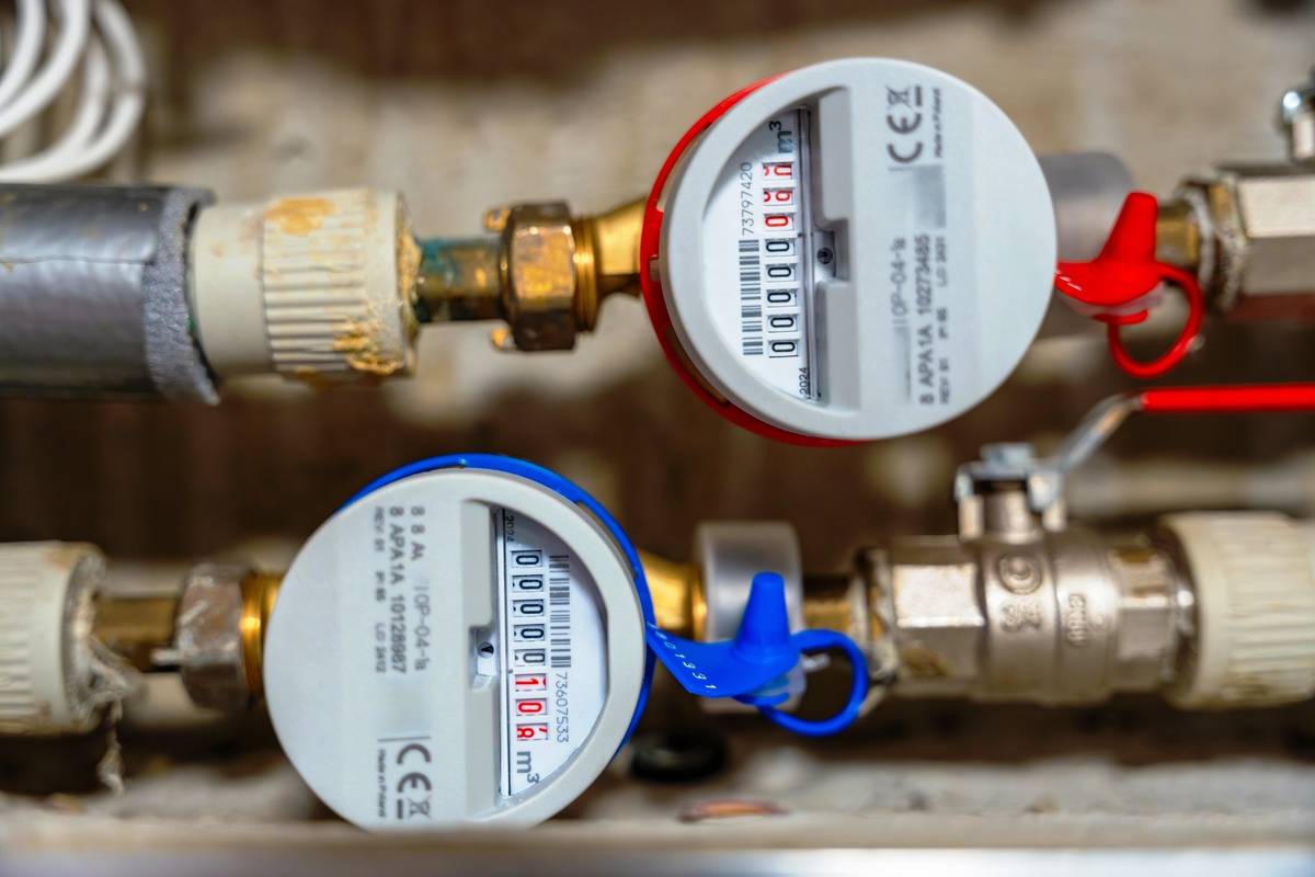 Vážení občania, žiadame Vás, aby ste si z dôvodu nízkych teplôt skontrolovali Vaše vodomerné šachty či nedochádza k úniku vody. Tento únik môžete zistiť tak, že vo Vašej domácnosti vypnete prívod vody a odsledujete si spotrebu na vodomere.  Ďakujeme