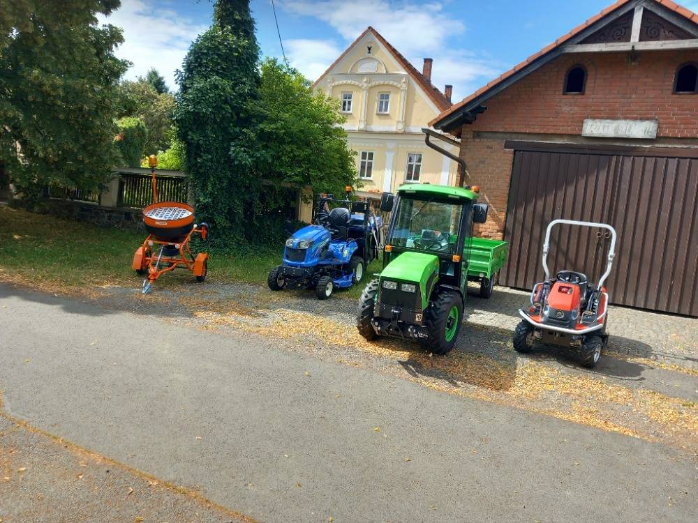 V roce 2025 byla zakoupena komunální technika potřebná pro údržbu zeleně a místních komunikací - traktor s přívěsem, žací traktor, mulčovací traktor a rozmetadlo soli. Na nákup byla použita dotace ze Státního zemědělského intervenčního fondu z Programu rozvoje venkova ČR.