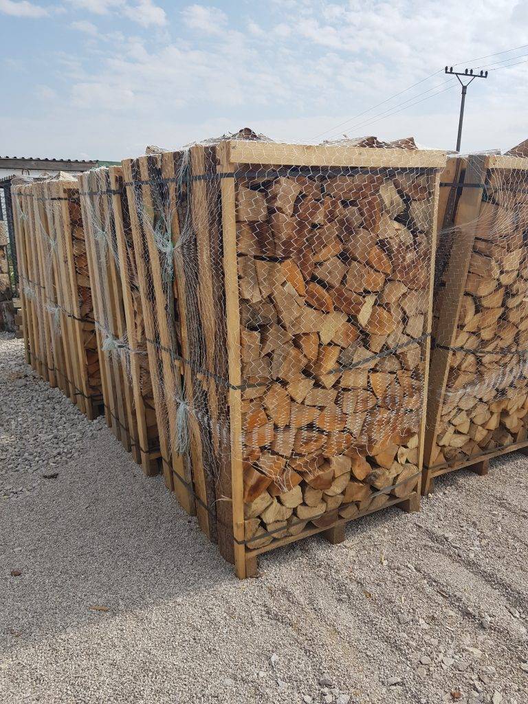 Společnost Dřevo Habrovany nabízí občanům dodání štípaného palivového dřeva, tvrdého i měkkého a také suchého s dopravou ZDARMA a rychlým dodáním až k Vám domů.  Objednávejte na telefonním čísle : 739 572 972, nebo na www.drevohabrovany.cz.“